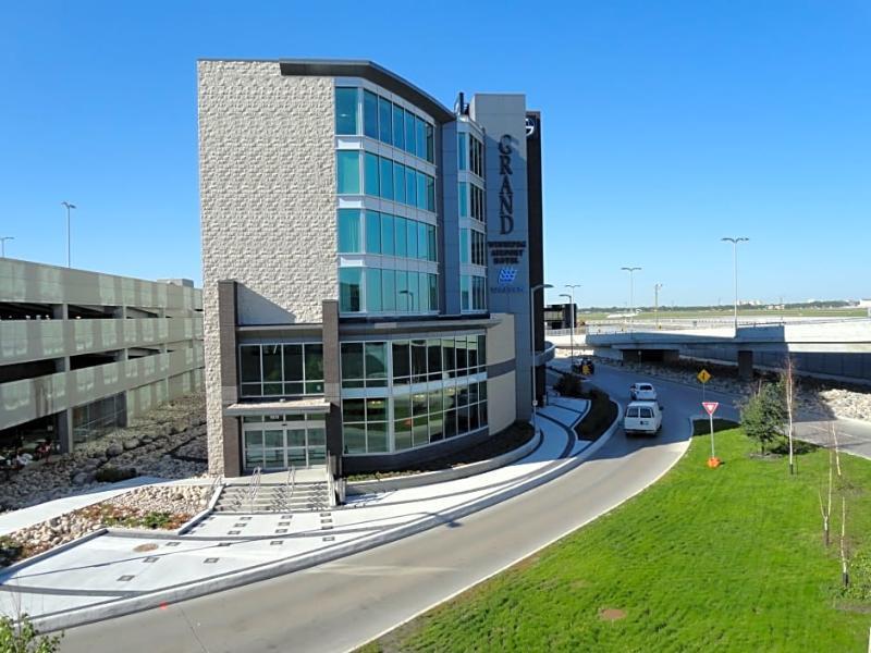 The Grand Winnipeg Airport Hotel By Lakeview Exterior foto